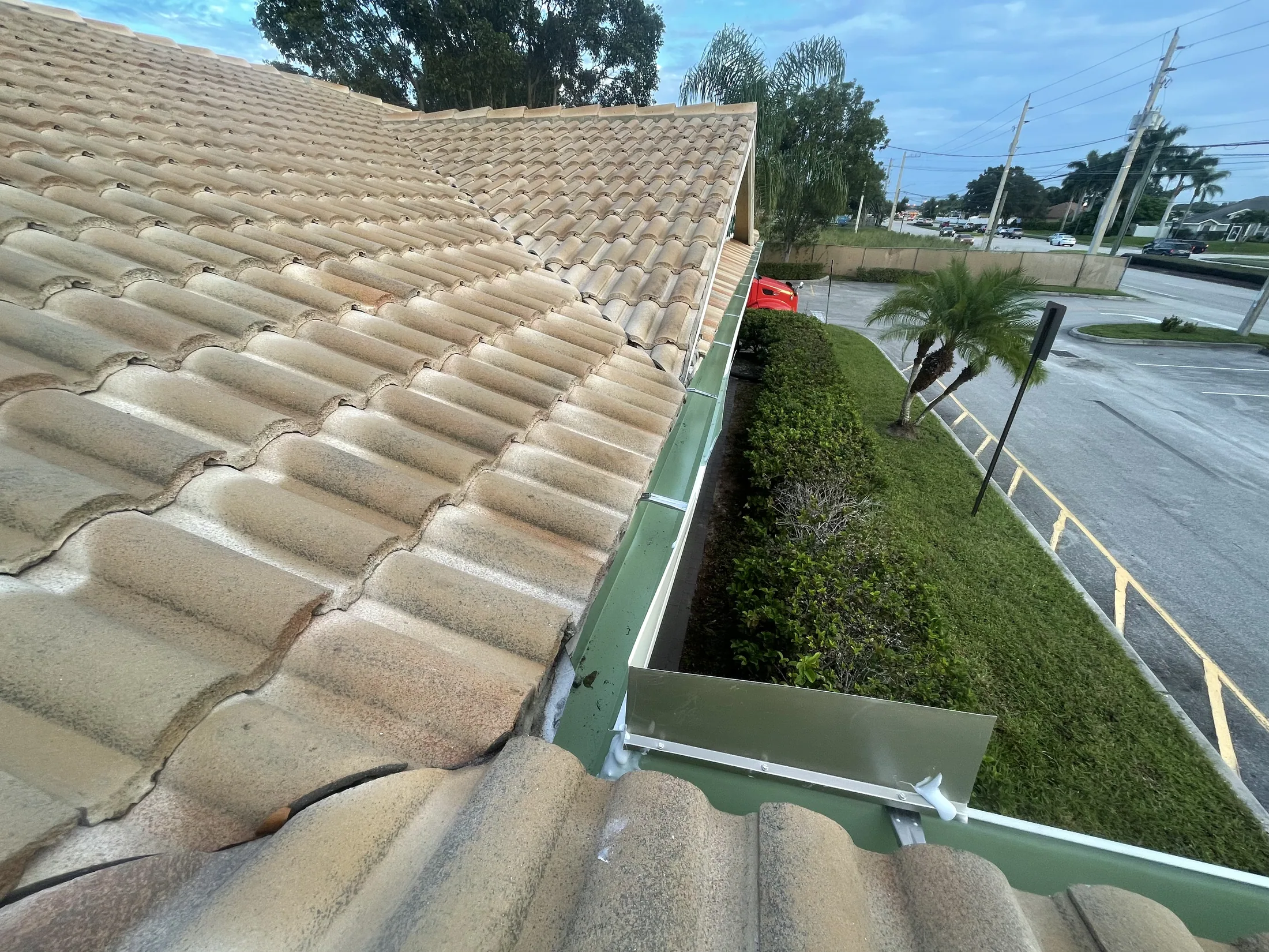 Roof edge and gutter detail