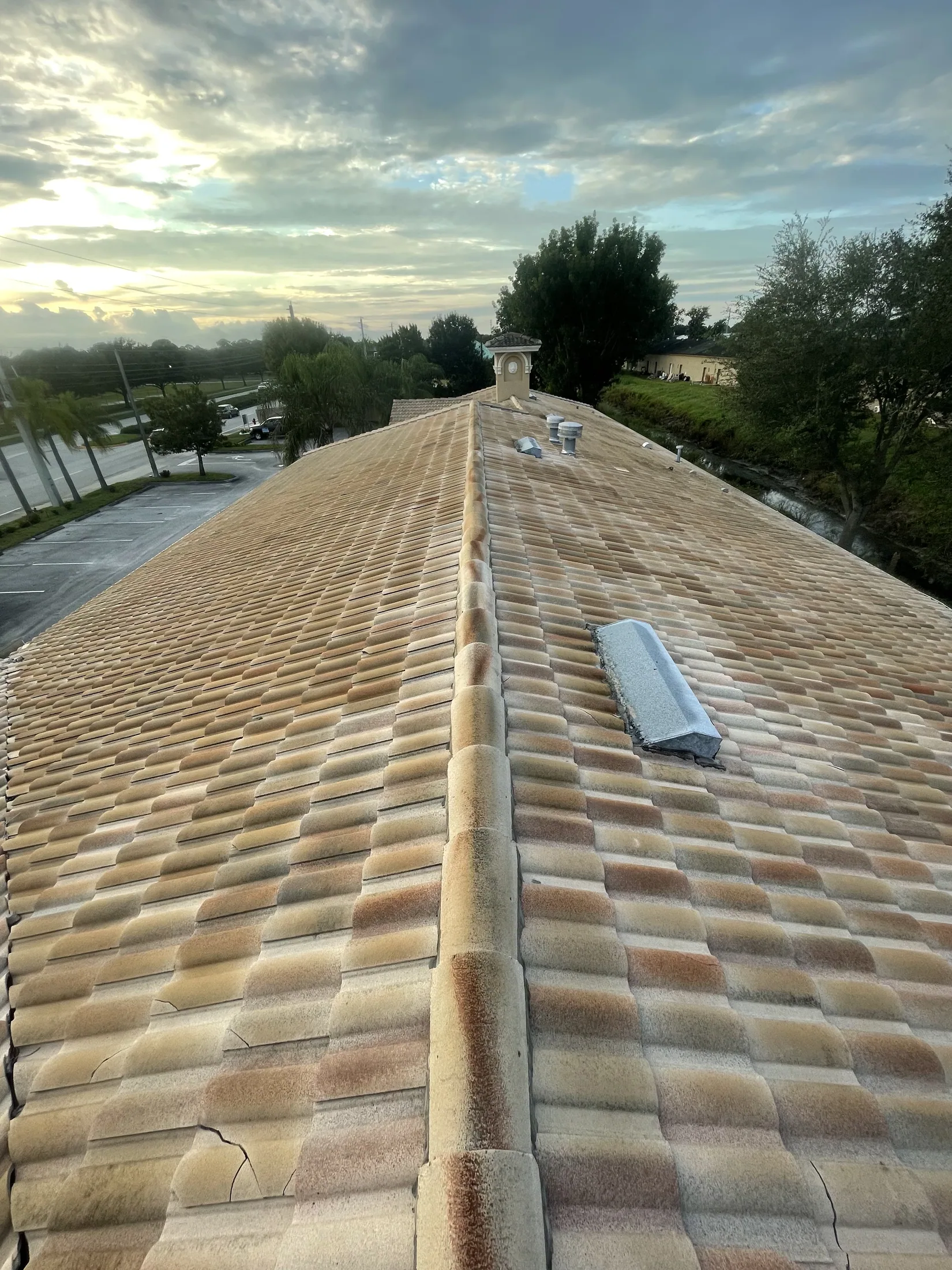 Close view of a tan tile roof ridge